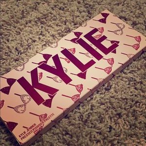 Kylie valentine eyeshadow pallet